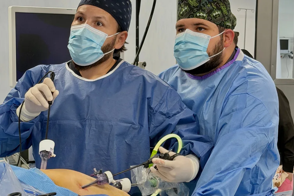 Hernioplastia inguinal abierta o laparoscópica